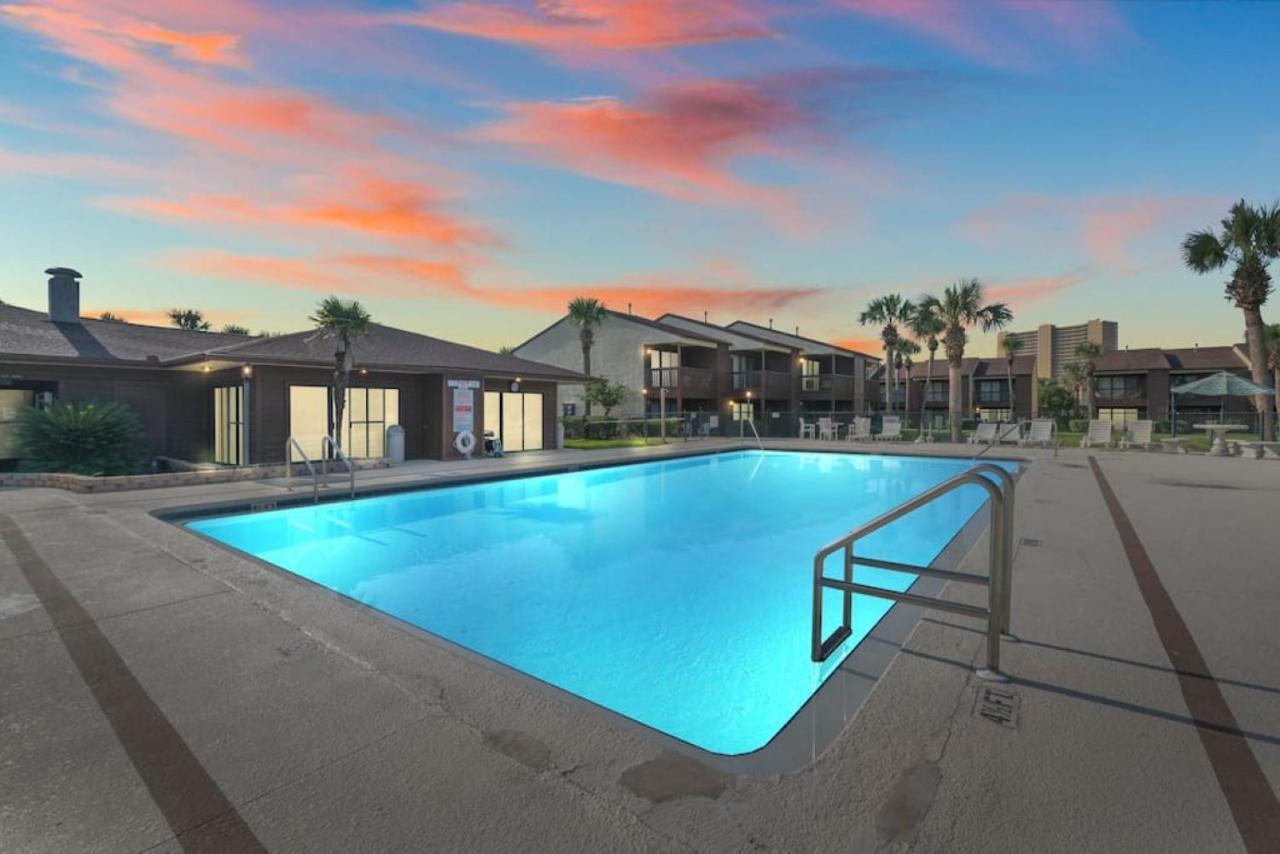 Experience Starlit Nights From Beach Happy'S Balcony Overlooking The Community Pool At Beachwalk Βίλα Panama City Beach Εξωτερικό φωτογραφία